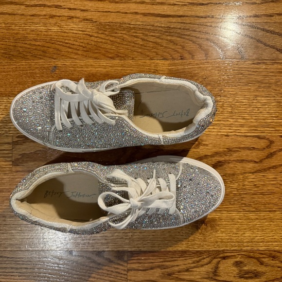 Betsy Johnson rhinestone sneaker size 9 - Picture 3 of 4